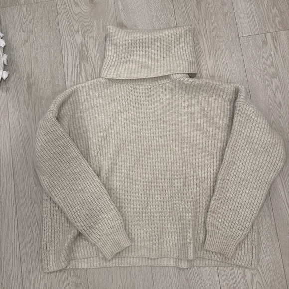 Nasty Gal Soft Beige Turtleneck Sweater S - Picture 7 of 9